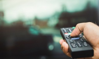 手机怎么跟电视投屏（oppo手机怎么跟电视投屏）