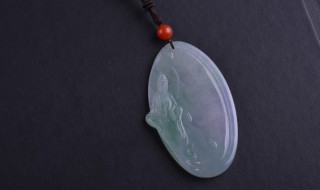 翡翠玉吊坠的佩戴方法（玉吊坠怎么戴）