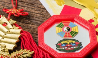 家里放孔雀画什么讲究（孔雀画放家里吉利嘛）