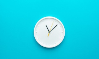 闹钟放家里什么位置（闹钟挂在家里什么位置）