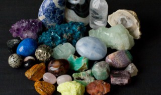 家里放什么石头好（家里摆放什么石头好）