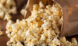 微波炉做爆米花的做法（微波炉里做爆米花的做法）