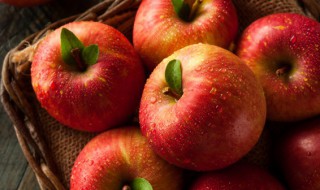 微波炉烤苹果的做法 微波炉烤苹果的做法效果