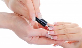 怎么挑选适合自己的颜色的美甲（怎么挑选适合自己的颜色的美甲呢）