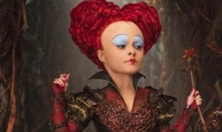 红皇后怎么拍出来的（红皇后的大头怎么拍出来的）