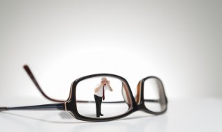 怎么让镜片用不起雾(什么方法可以让镜片不起雾)