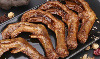 鸭腿怎么烧好吃（鸭腿怎么烧好吃又简单）
