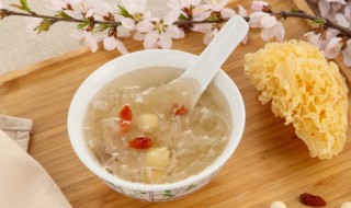 怎么做银耳莲子红枣汤(怎样做银耳红枣莲子汤)