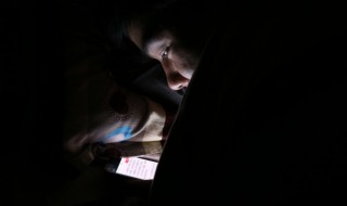 qq怎么图片文字一起发（手机qq怎么图片文字一起发）