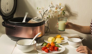 如何煮米饭防止粘锅底（平底锅煮米饭如何防止糊锅）