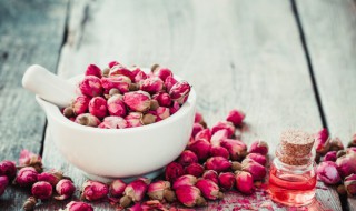 如何冲泡玫瑰花（玫瑰花要怎么泡）