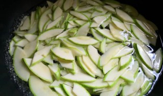 西葫芦焯水几分钟熟（西葫芦用水焯多长时间）