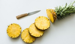 怎样用烤箱烤菠萝好吃（烤箱烤菠菜窍门）