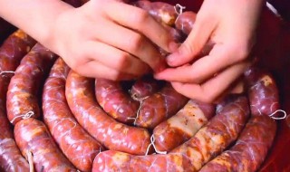 炒烤肠怎么做才好吃（烤肠可以怎么炒）