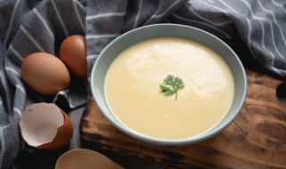 鸡蛋可以放微波炉里煮熟吗 煮熟的鸡蛋可以放在微波炉里面吗