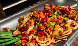 干鱿鱼怎么碳烤才好吃（鱿鱼干怎么烧烤才好吃）