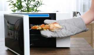 外卖盒透明可以放微波炉吗（外卖透明盒可以放微波炉吗?）