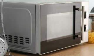 微波炉可以放烤盘吗 微波炉可以使用烤盘吗