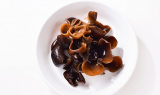 木耳蒸排骨的做法 木耳排骨怎么做好吃