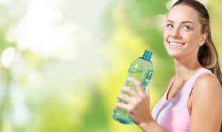 矿泉水可以放微波炉加热喝吗 矿泉水用微波炉加热可以喝吗