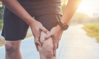 保存体力的方法有（在等待救援时保存体力的方法有）