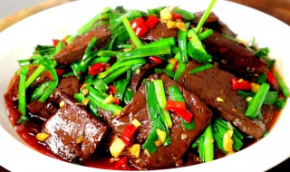 炒猪血放白菜可以吗 白菜猪血的炒菜方法