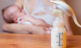 静置的母乳常温放可以吗（母乳常温放置后需要加热吗）