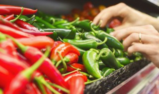 用烤箱怎么烤辣椒才好吃（烤箱辣椒的做法）