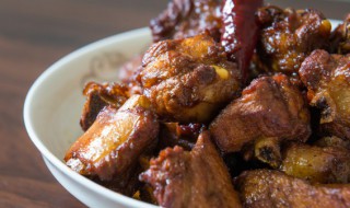 广东蒜蓉蒸排骨的做法（广东蒜蓉蒸排骨的做法 最正宗的做法）