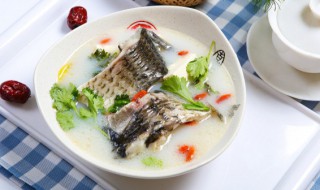 产妇鲫鱼汤的做法又白又浓(产妇的鲫鱼汤怎么做啊)