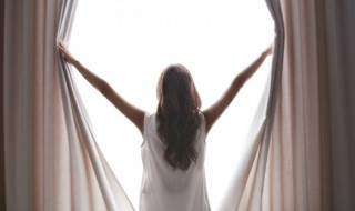 夏季窗帘选购技巧是什么(选购窗帘应注意哪些事项?)