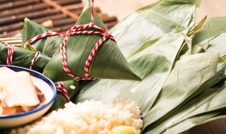 南方包粽子的叶子叫什么（南方包粽子的叶子是什么植物的叶子）