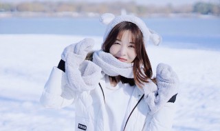 第一次使用羊毛围巾怎么清洗（羊毛围巾用什么清洗）