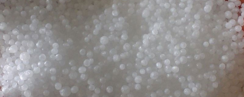 尿素叶面喷施浓度是多少（尿素叶面喷施浓度是多少不烧叶）