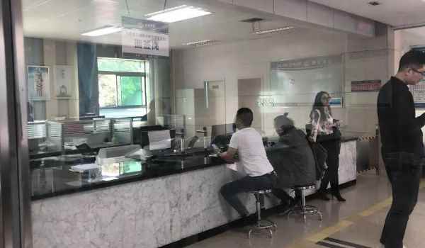 行驶证不是本人的可以处理违章吗