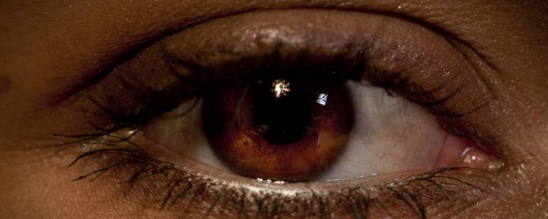 戴墨镜看手机会减少伤害吗 带墨镜看手机会减少伤害吗