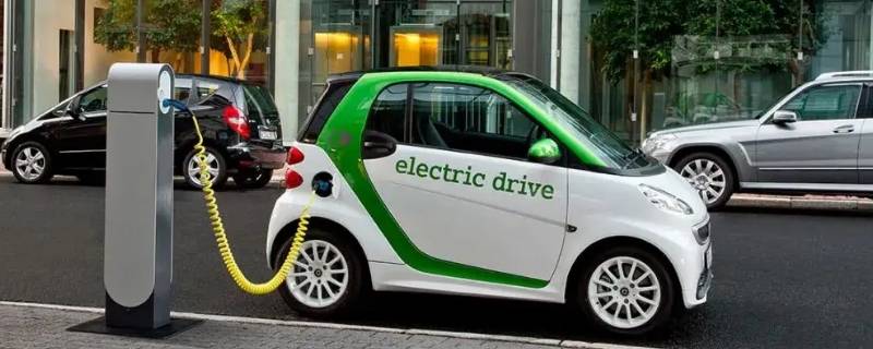 小蚂蚁可以用家用插座充电吗(小蚂蚁充电器通用吗)