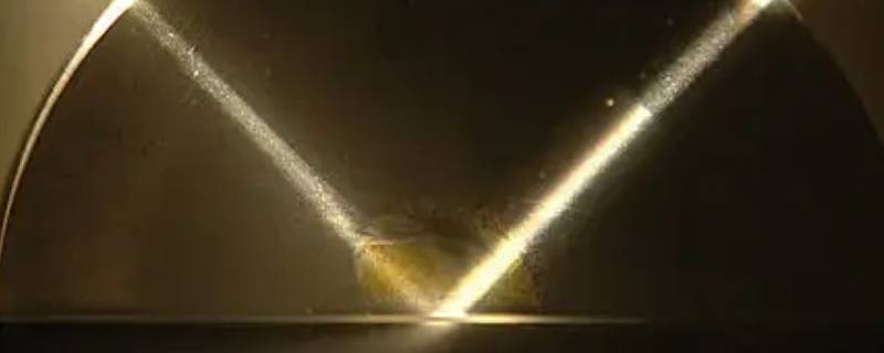 镜子利用了光的什么原理（镜子里的光是怎么产生的）