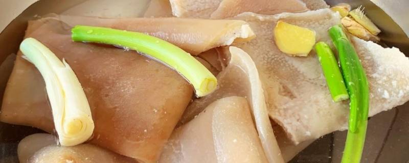 煮肉皮冷水还是开水(肉皮是冷水焯还是开水焯)