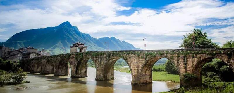 铅山县为什么叫铅山（铅山县属于）