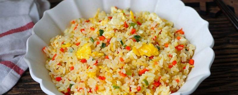 蛋炒饭步骤 西红柿鸡蛋炒饭步骤