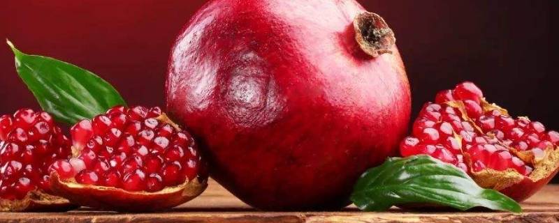 石榴籽出现冰裂纹是什么原因（石榴籽有裂纹是什么原因）