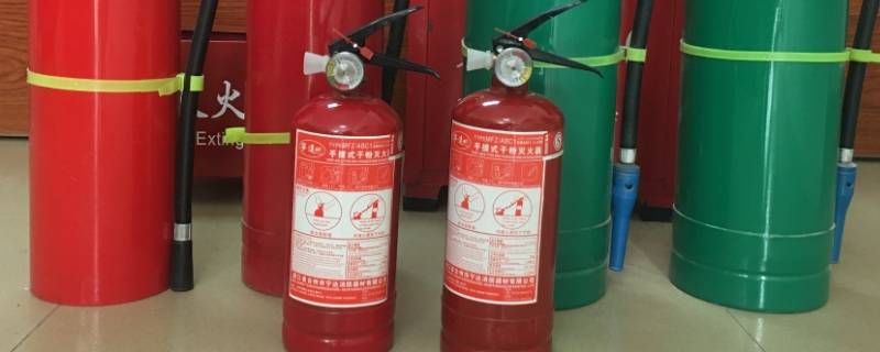 干粉灭火器的使用步骤（手提式干粉灭火器的使用步骤）