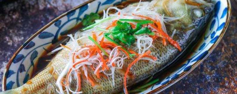 蒸鱼是水开了放还是冷水蒸（蒸鱼要冷水蒸还是沸水蒸）