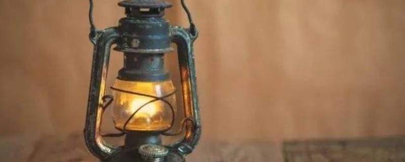 煤油密度比水大还是小（煤油密度比水小吗）