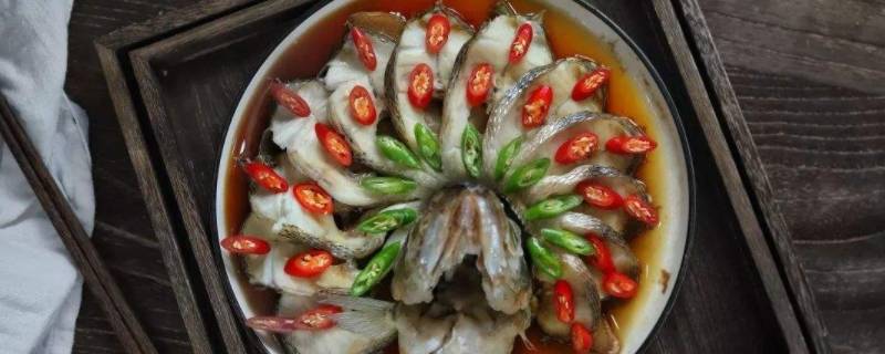 鲈鱼孔雀开屏怎么切（孔雀开屏鲈鱼制作方法）