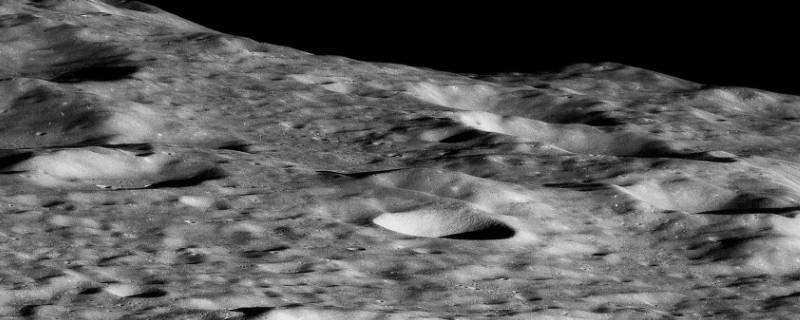 月球的背面是什么样子（月球的背面是什么样子图片 外星人）