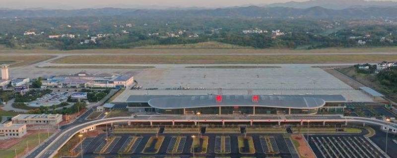 黄金机场是哪里的（黄金机场有几个航站楼）