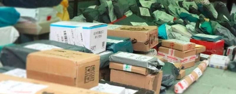 快递外包装喷酒精后能拿进家吗（拿快递需要喷酒精吗）