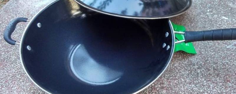 炒菜锅底油垢太厚了怎么去除 炒菜锅上的油垢太厚了怎么办